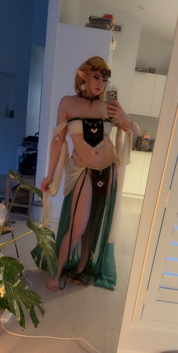 AppleBlonde tweet media