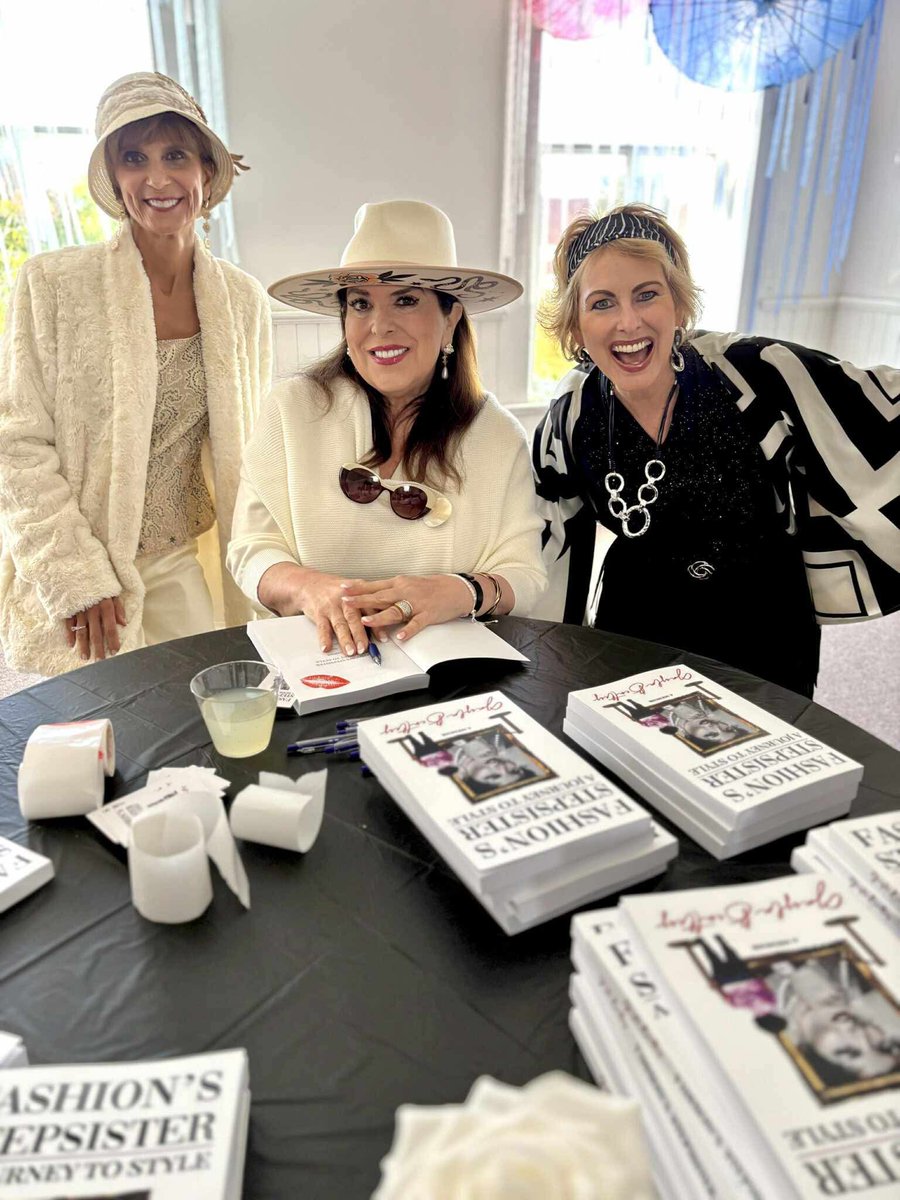 gaylabentley's tweet image. Thank You Aiken 

What an amazing afternoon at White Rose Eclectics in Aiken, SC.  💋

Grateful for every stylish woman who joined and for Martha Fore Wise and her wonderful staff for such warm hospitality.

#GaylaBentleyStyle #FashionsStepsister #AikenSC #StyleThatTeaches