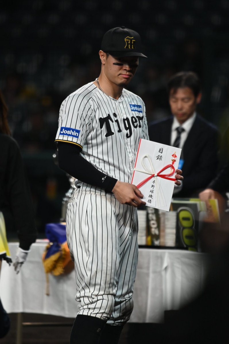 エポックワン RC【佐藤輝明】自身初の甲子園バックスクリーン弾（21.4.15） エポックワン RC【佐藤輝明】自身初の甲子園バックスクリーン弾