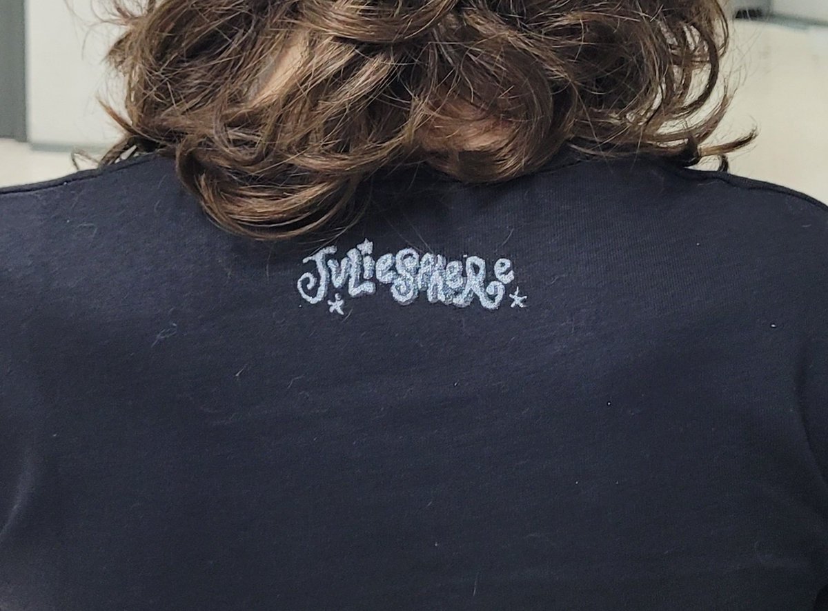 ta mas vcs já foram combinando de <a href="/juliasphere/">julia</a> com sua amiga pra aula do prof de bioinformatica q usa IA até pra responder dúvida de aluno? eu já