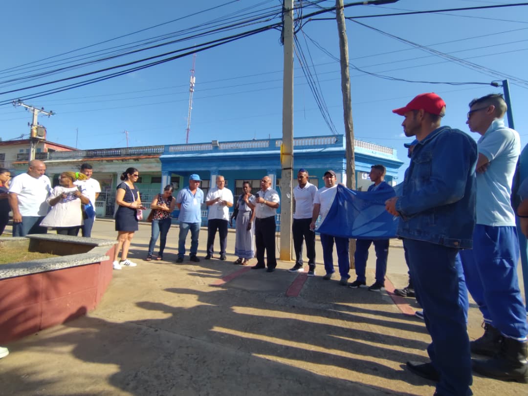 Sale desde #Artemisa una Brigada de Linieros para apoyar en la recuperación de las comunicaciones en el Oriente Cubano. Ahí va también el aliento de todos los Artemiseños y la fuerza para salir adelante. #FuerzaCuba #15AñosArtemisa