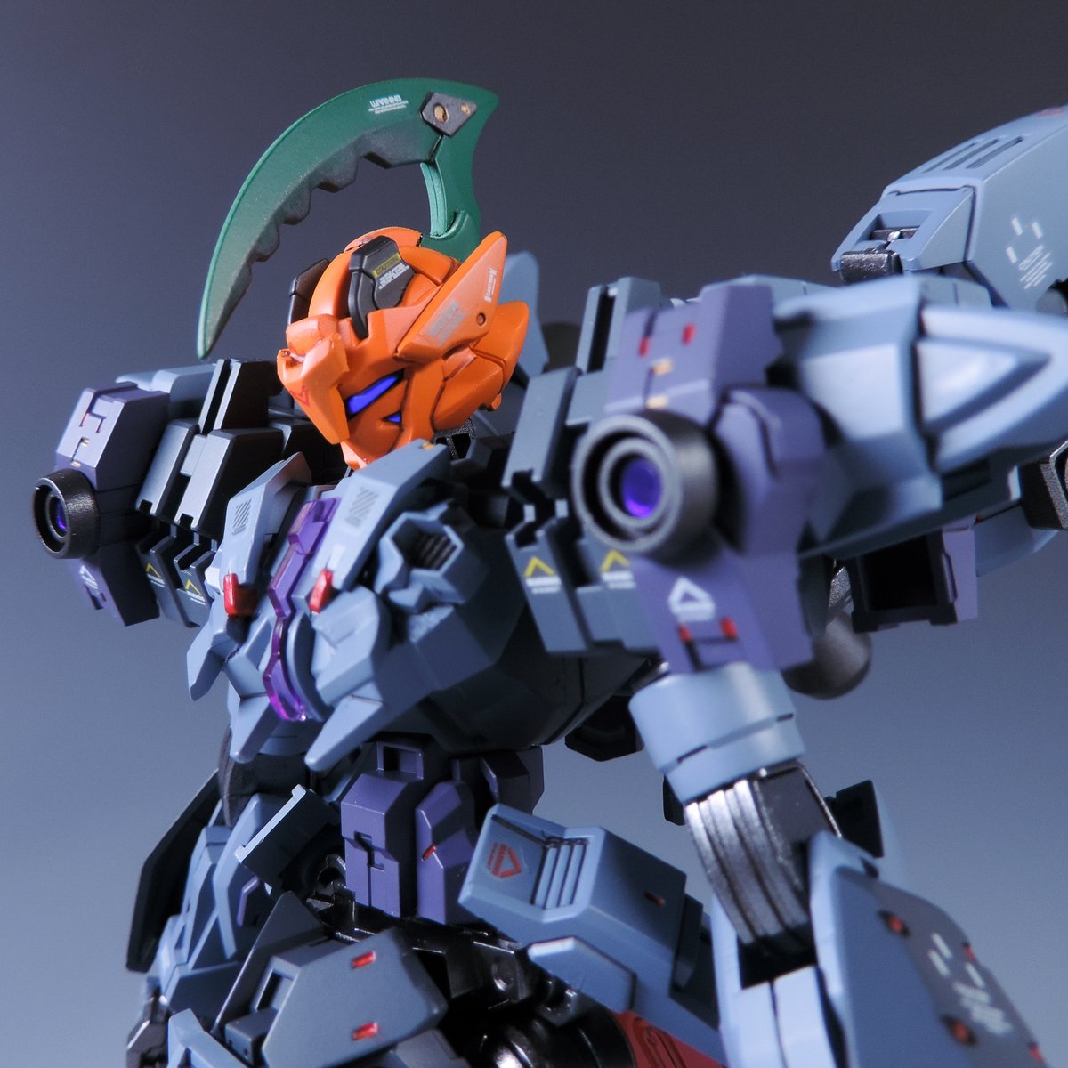 試作型の夜戦用センサー搭載頭部。
夜間作的能力に優れているだけでなく、センサーに頼らざるを得ない夜戦時に敵機のセンサーをジャックする為のアンテナを有する。

という無理やり設定のカボチャヘッドです！！！
センサーをジャックする試作0号機で、《JACK-0》通称ジャック・オー。

▼