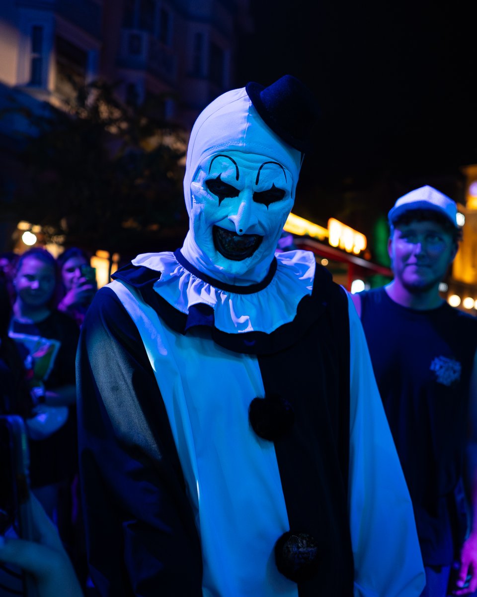 HorrorNightsORL's tweet photo. terrified to see me go? ok then see me this weekend 😈 https://t.co/9byHjjiSwE