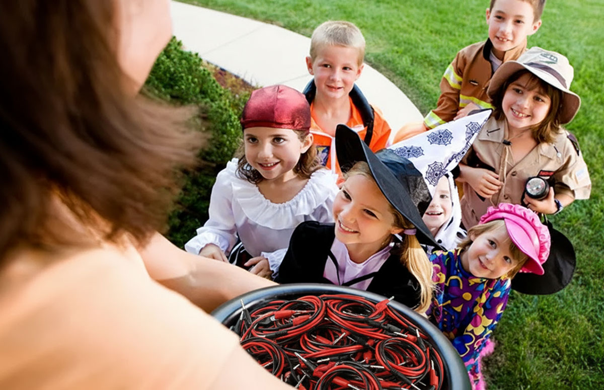 Ran out of candy this year, hopefully these kids don't mind the substitution... 😅

Happy Halloween from Additel! 🎃🦇🎃

#calibration