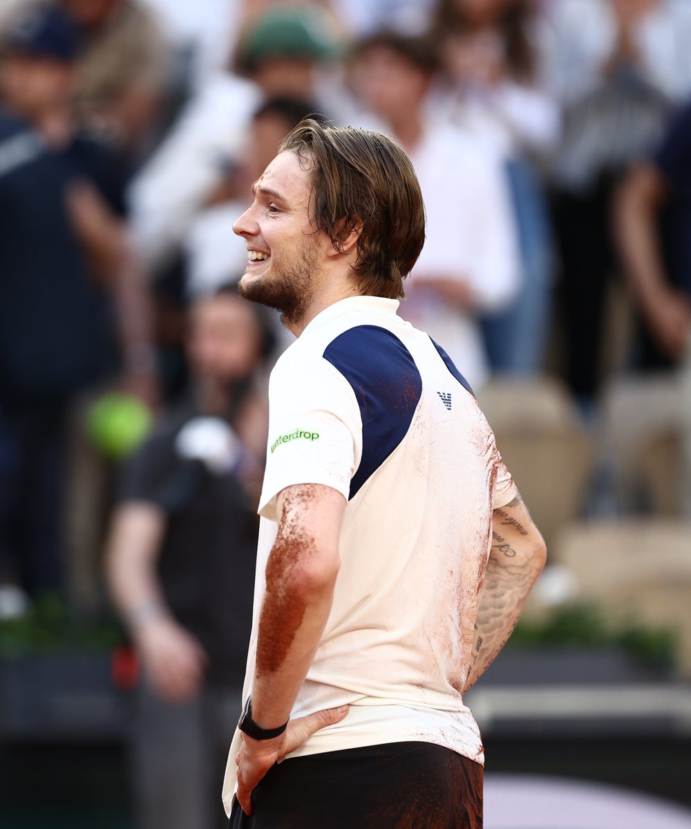 A3RBET's tweet image. ATP Paris LIVE

Taylor Fritz vs Alexander Bublik

My  pick - Over 22.5

Both big servers thrive indoors, likely to  see long rallies and tight sets in this high-stakes clash. Expect a  close battle with multiple tiebreaks

#Tennis #ATPMasters #ATPParis #SportsBetting #LiveTennis