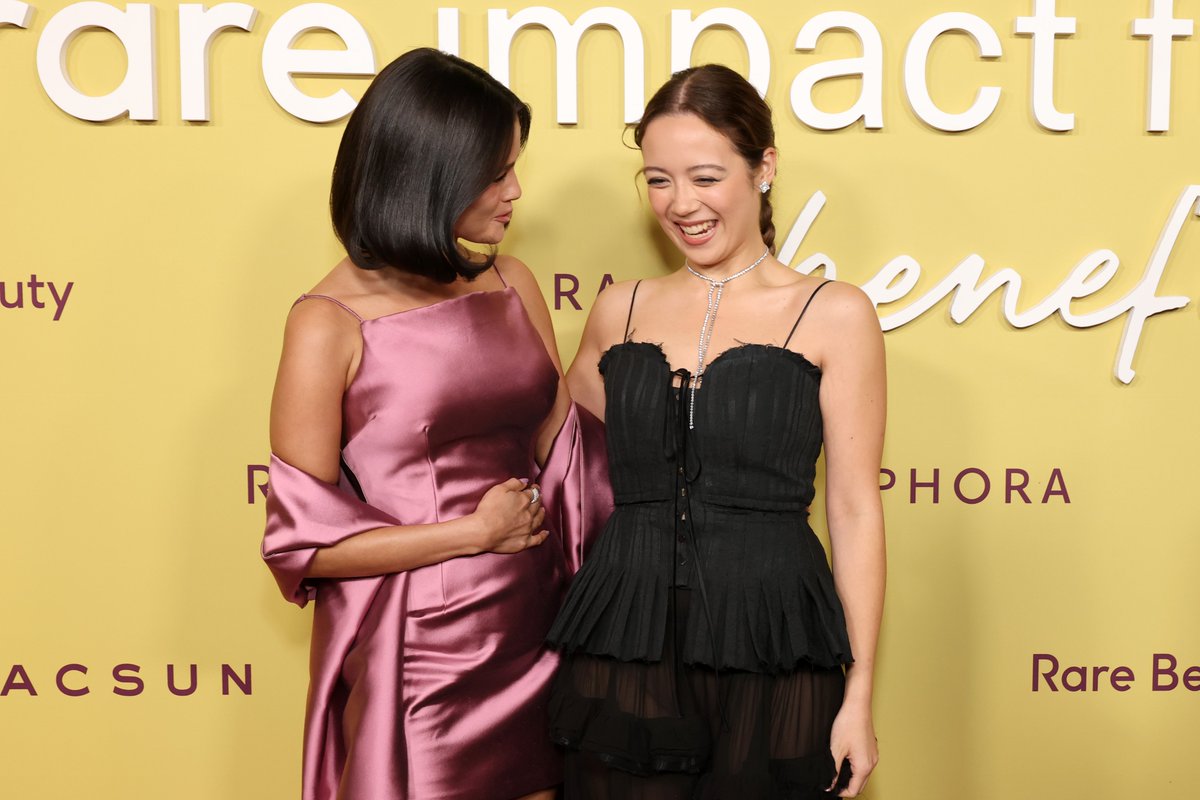 One thing that isn't rare 👉 shouting my love for <a href="/selenagomez/">Selena Gomez</a> and <a href="/laufey/">laufey</a> 🩷