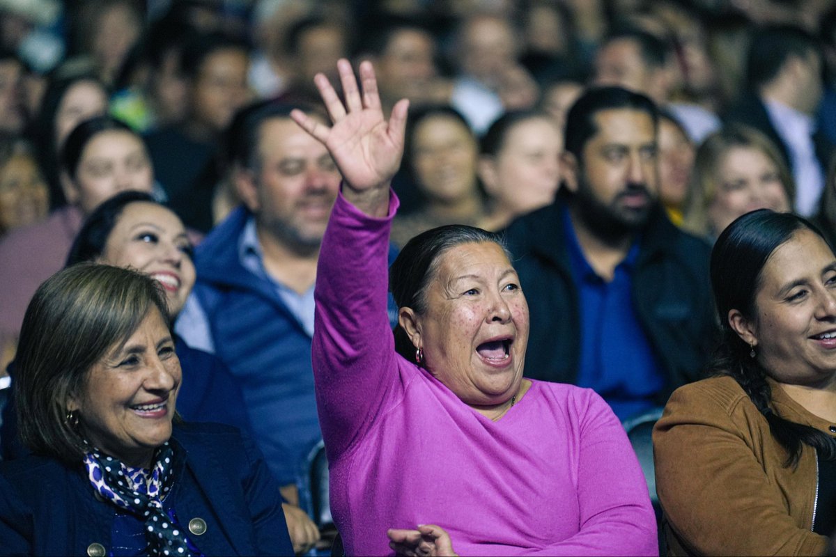 🎶¡Durango vibró como el Norte más Mexicano! 🎤

🎭 La gran familia duranguense se reunió para cantar y bailar al ritmo de “El Coyote y su Banda Santa”, y al son de los “Cadetes de Linares”, quienes interpretaron sus más grandes éxitos que fueron coreados por miles de personas.