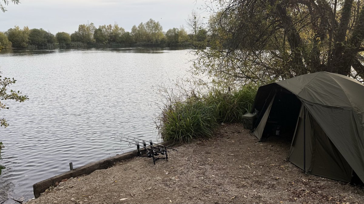 Back home on  <a href="/stgeorgeslake/">St Georges Lake</a> for a couple of nights. Been a bit quiet on here lately apparently. Let’s see if we can change that after a few recent tips from <a href="/Adam_Penning/">Adam Penning</a> . Come on carp gods 🙏🎣🤞
#fishinglife #Carp #carpfishing #lovefishing