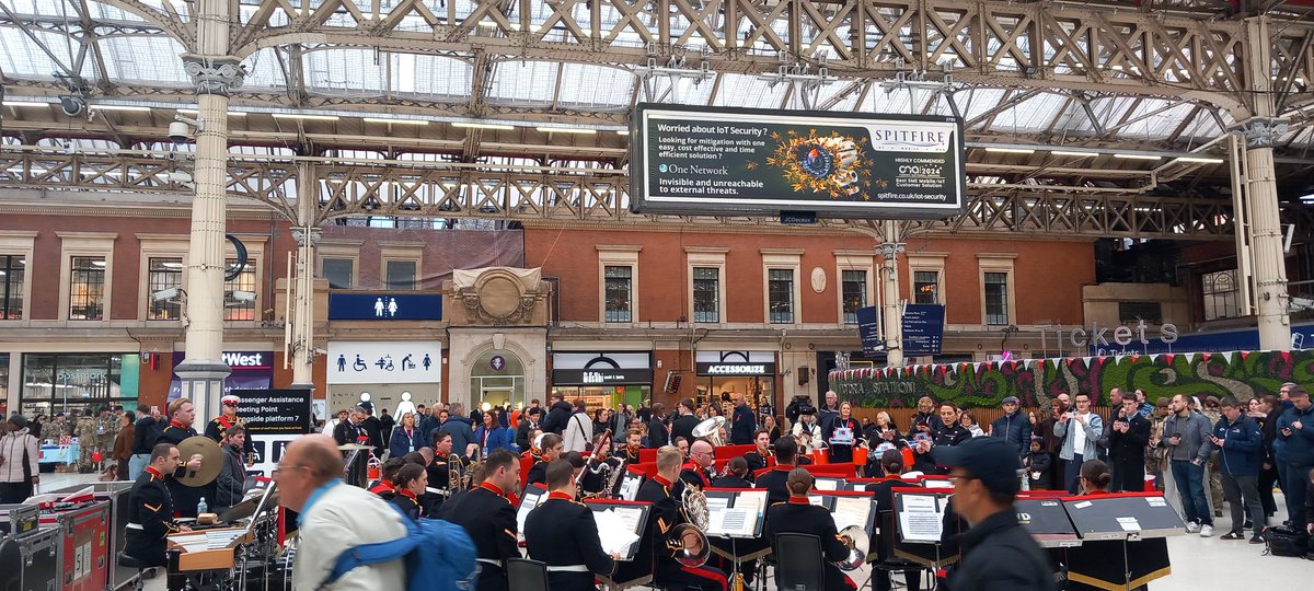 Brilliant few hours at Victoria Station raising funds &amp; awareness for <a href="/PoppyLegion/">Royal British Legion</a> - treated to 90mins of amazing music from the Royal Marines Band (Collingwood) and great generosity from those who gave
Thank you <a href="/stjohnambulance/">St John Ambulance England</a> for allowing staff a days volunteering