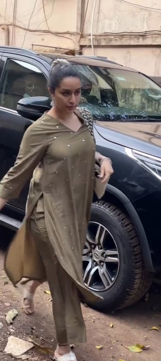 ASMT07070708's tweet image. Shraddha getting thicker 🥵❤️🔥