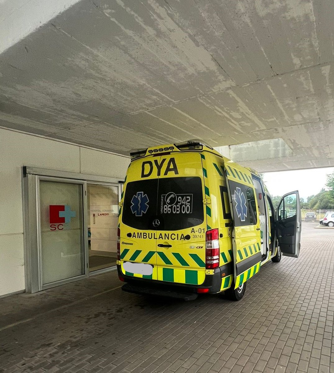 13:25 Urgencia domiciliaria #Castrourdiales Ambulancia SVB #DYA atiende por agravamiento de enfermedad e hiperglucemia. Tras valoración, traslado al Hospital de Laredo por orden facultativa.