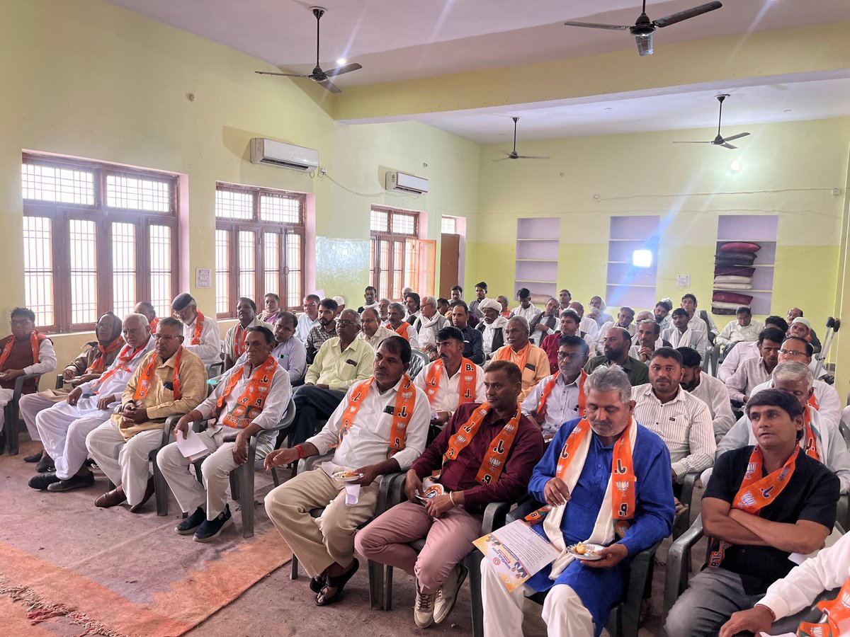 alka_gurjar's tweet image. 📍 निवाई (टोंक) 

निवाई विधानसभा क्षेत्र के आत्मनिर्भर भारत अभियान समारोह में आज बतौर मुख्य वक्ता के रूप में सम्मिलित हुई। 2047 तक विकसित भारत के संकल्प के लिए स्वदेशी को अपनाना और भारत को आत्मनिर्भर बनाना आवश्यक है। 

इस अवसर पर विधायक श्री रामसहाय वर्मा जी, आत्मनिर्भर अभियान…