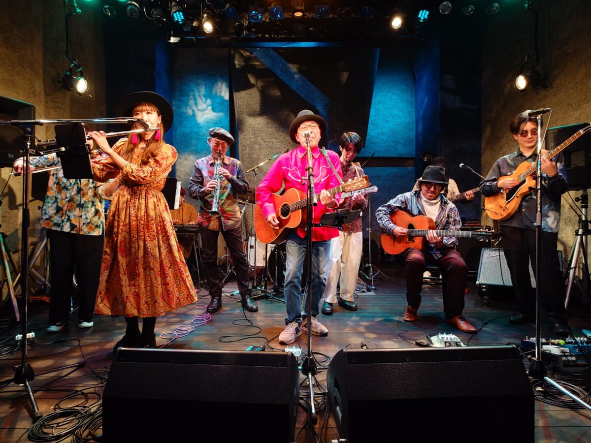 吉祥寺スターパインズカフェでGYPSY VAGABONZとスクリーントーンズ出演の『ふらっとムサシノ スペシャルライヴ 』終了！ご来場の皆様ありがとうございました。

久しぶりに観たシプヴァガは演奏もパフォーマンスも進化してて最高でした！セッションも多幸感に溢れて本当に良い夜だった！