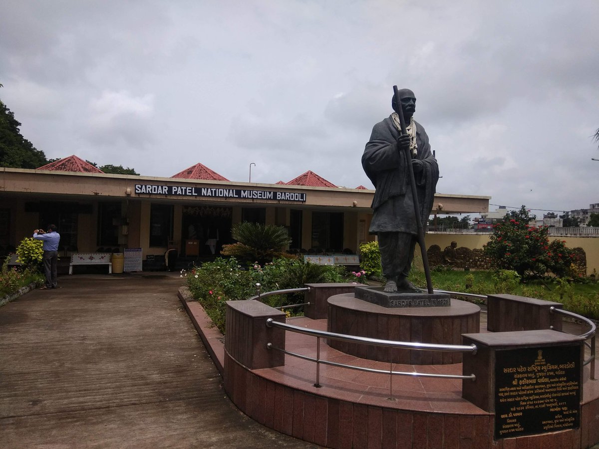 dewanandpatel4's tweet image. दिन तीसवाँ आज है 
माह - ए - सरदार
लाठी थी सरदार की 
पर सब है अनजान
बीता समय निरंतर वह 
बनी दूसरे की पहचान ✍️🌄✌️🌹🙏