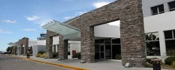 "Hoy se retoma la conexión con #Ushuaia que, junto con la ruta a #ElCalafate, se mantendrán hasta abril. Estamos con mucha demanda y la operatoria nocturna es muy solicitada. Se trabaja en tareas de reparación en hall de entrada y mantenimiento de pista", Fabio Orellano 🎧