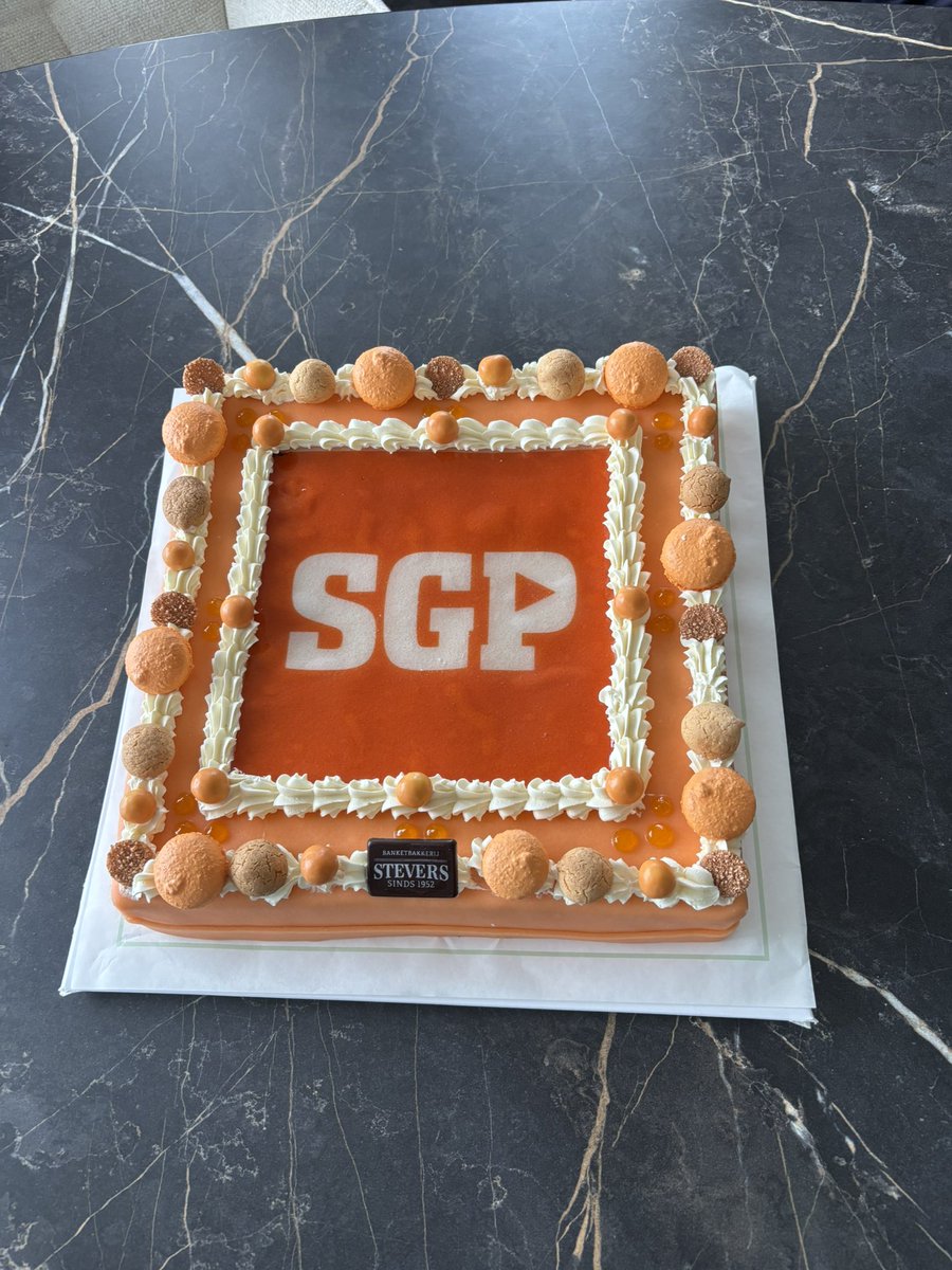 ajflach's tweet image. Wat een mooi resultaat…
Ruim 20.000 stemmen groei voor de SGP. Heel ruim 3 zetels dus! 
Door een hogere opkomst  niet genoeg voor een vierde zetel maar dit is een mooie steun in de rug voor de heldere koers die we als SGP hebben uitgedragen.