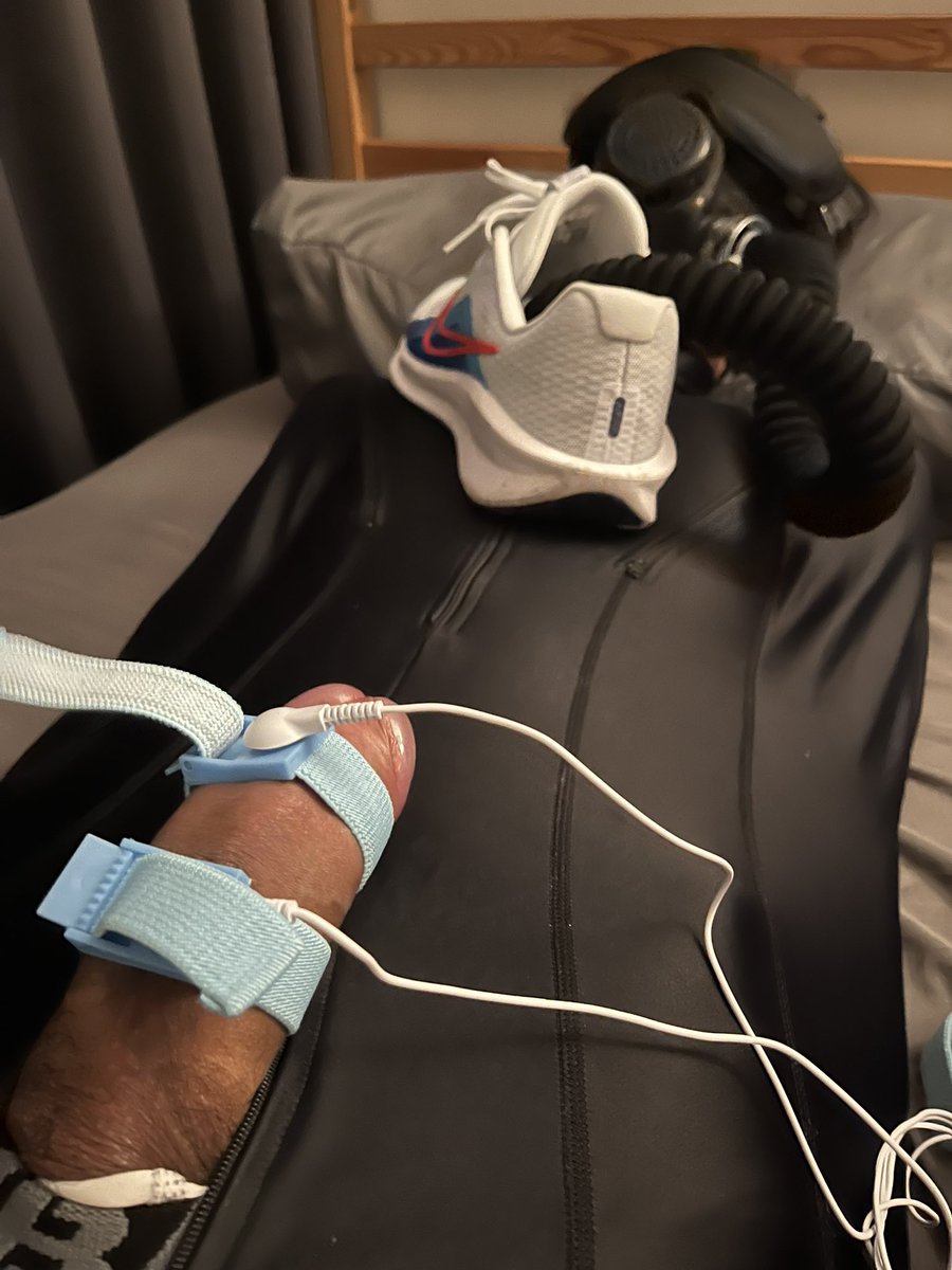 รู้สึกเหมือนจะชอบกลิ่นถุงเท้า + รองเท้าแล้วสิ 👟🧦💦