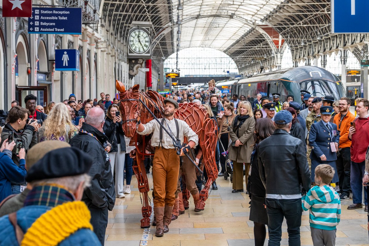 GWRHelp's tweet image. We were delighted to welcome Michael Morpurgo to London Paddington today to unveil an Intercity Express Train named in his honour.

Special guest Joey from War Horse, one of Michael’s most famous creations, also joined us and was very excited to see his name on the train too!…