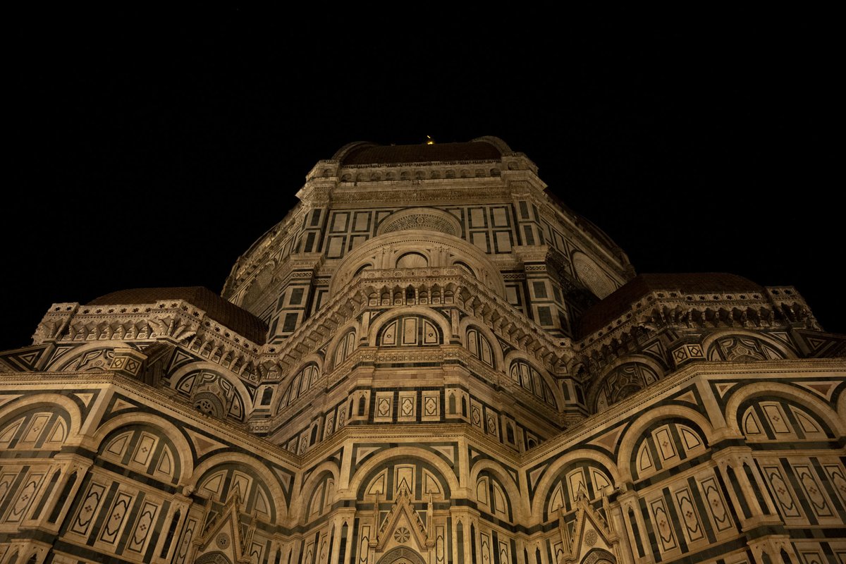 Something wicked this way comes 🔮
We took our students on a spooky tour of Florence! They heard eerie tales of mistaken burials, mysterious murders, and restless spirits said to still roam the city’s streets.
#studyabroad #spookyseason #lifeinflorence #isiabroad