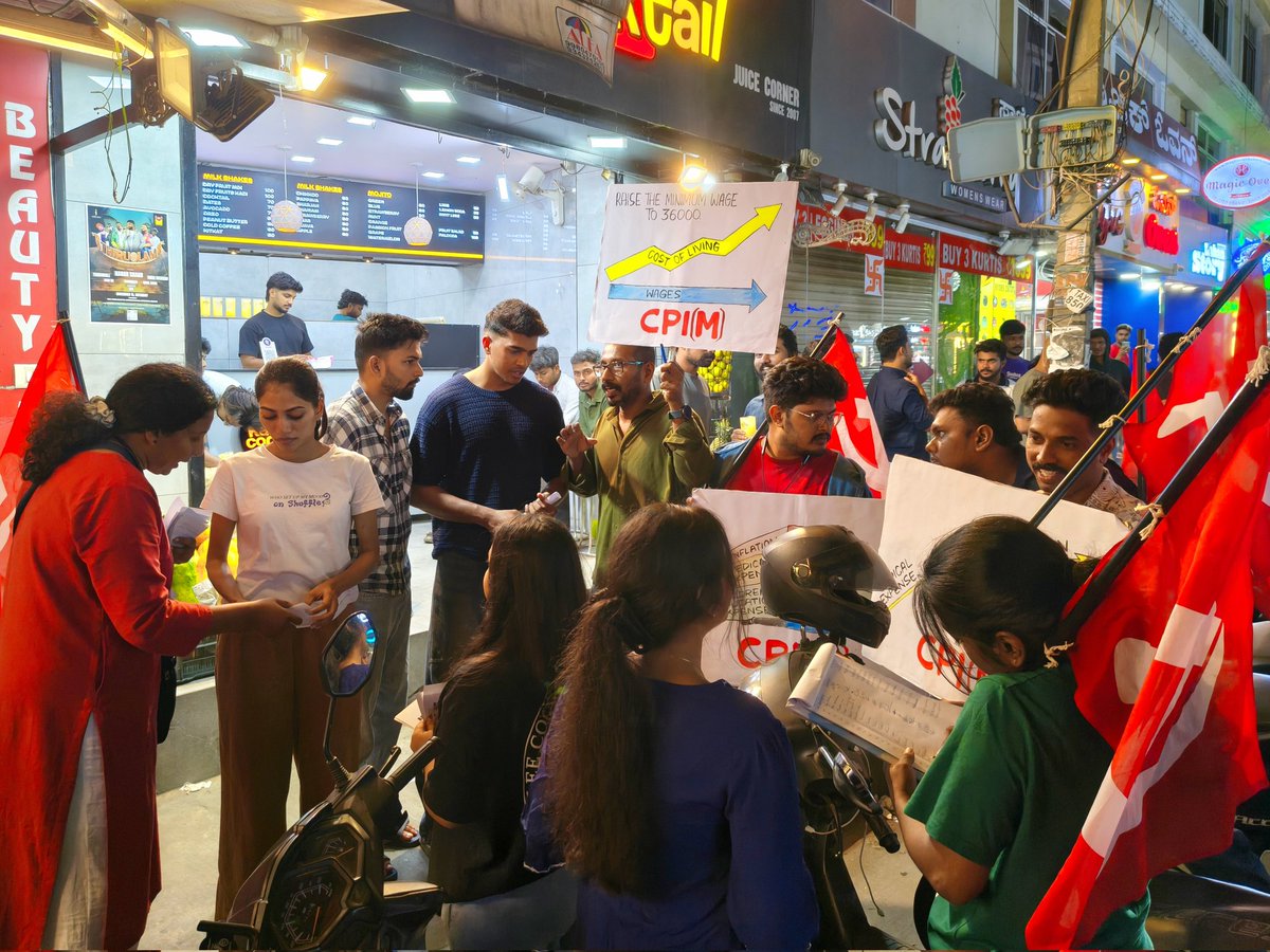 TheVangua_rd's tweet photo. CPI(M) IT Front comrades conducting pamphlet distribution in Bangalore. Campaigns are being carried out across Karnataka as per call of CPI(M) State Committee. Campaign will culminate in a massive gathering in Bangalore on December 21, in which tens of thousands will participate https://t.co/aW6fTSq4ge