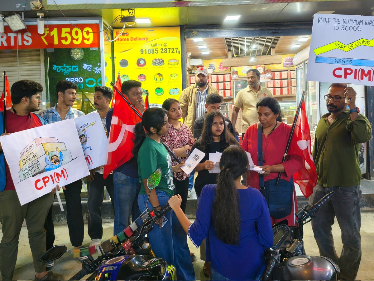 TheVangua_rd's tweet photo. CPI(M) IT Front comrades conducting pamphlet distribution in Bangalore. Campaigns are being carried out across Karnataka as per call of CPI(M) State Committee. Campaign will culminate in a massive gathering in Bangalore on December 21, in which tens of thousands will participate https://t.co/aW6fTSq4ge