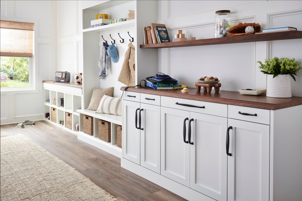 TopKnobs's tweet image. One of the most seamless ways to customize your home is with decorative hardware. With 4,500+ unique styles, Top Knobs empowers homeowners and designers to curate a thoughtfully designed, elevated space. 

Explore customization with Top Knobs: 
blog.topknobs.com/customize-your…