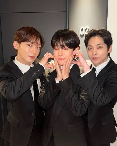BeBaekHome's tweet photo. @INB100_official 🎂🐱🐶🦖✨

#첸백시 #CBX
#첸백시_데뷔_9주년 
#CBXDebut9thAnniversary https://t.co/aKz18YCfEI