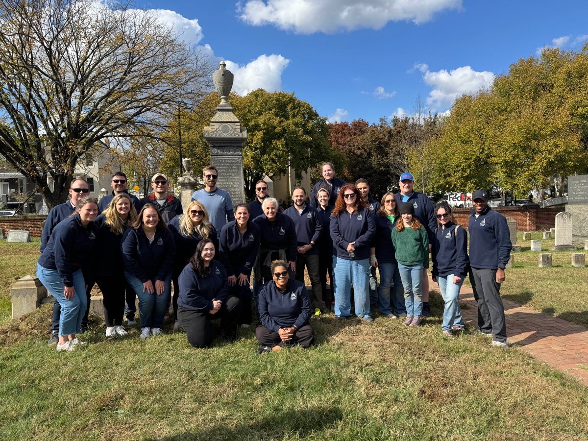 Our Fellows volunteered at the historic Congressional Cemetery to help prepare a 10,000 sq ft pollinator-friendly garden! 

Read more here: stennis.gov/fellows-congre…

#StennisFellows #PublicService #PollinatorGarden #CongressionalCemetery