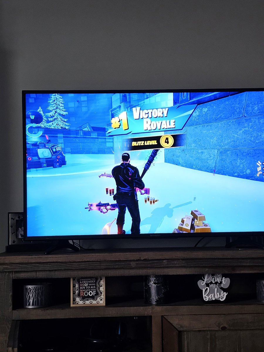 Lucille is thirsty <a href="/JDMorgan/">Jeffrey Dean Morgan</a>