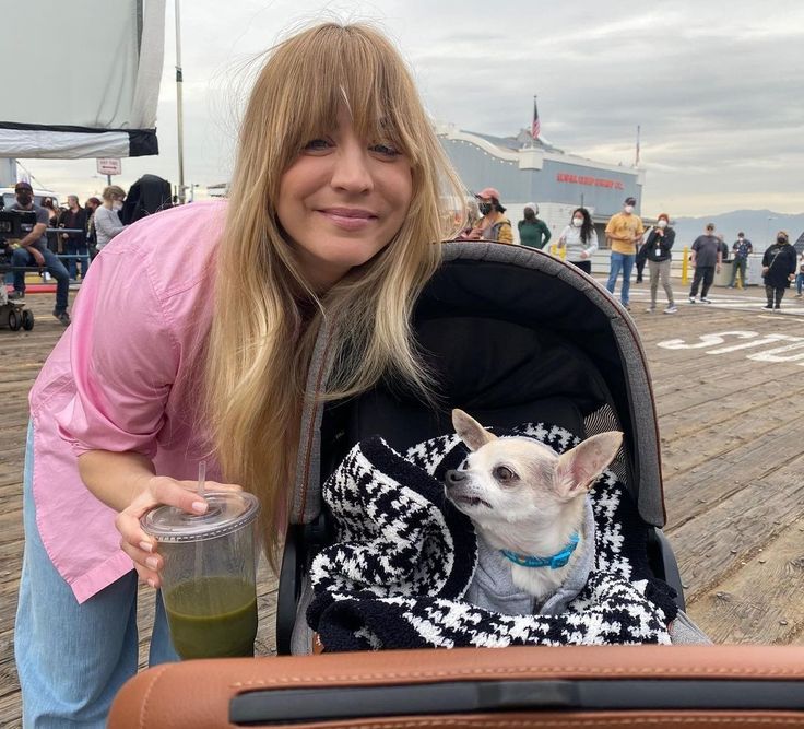 KaleyCuoco2370's tweet photo. Feel free to say hi 👋 or reach out to me directly!😍🥰 https://t.co/Jcwe13g1T5