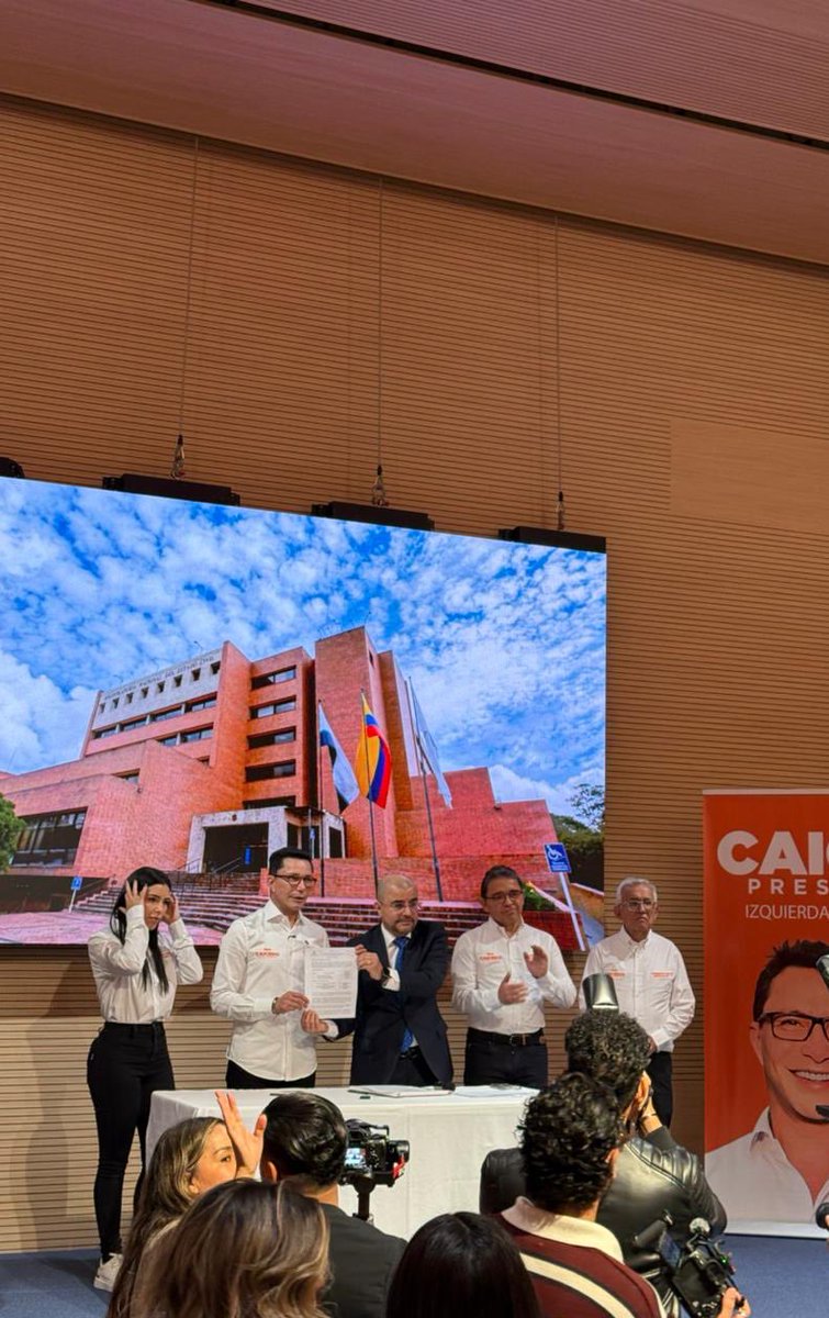 El pueblo reconoce a quienes entregan Resultados. Caicedo Presidente! FIRME 
#IzquierdaConResultados