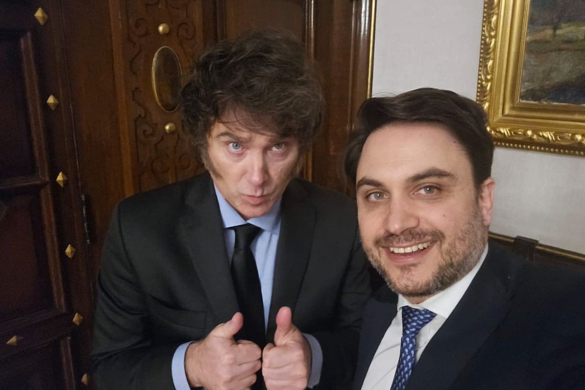 Bueno viendo el escenario de LLA con todas las manzanas podridas que hay, es hora de perdonar y que vuelva a las filas

Ramiro Marra.