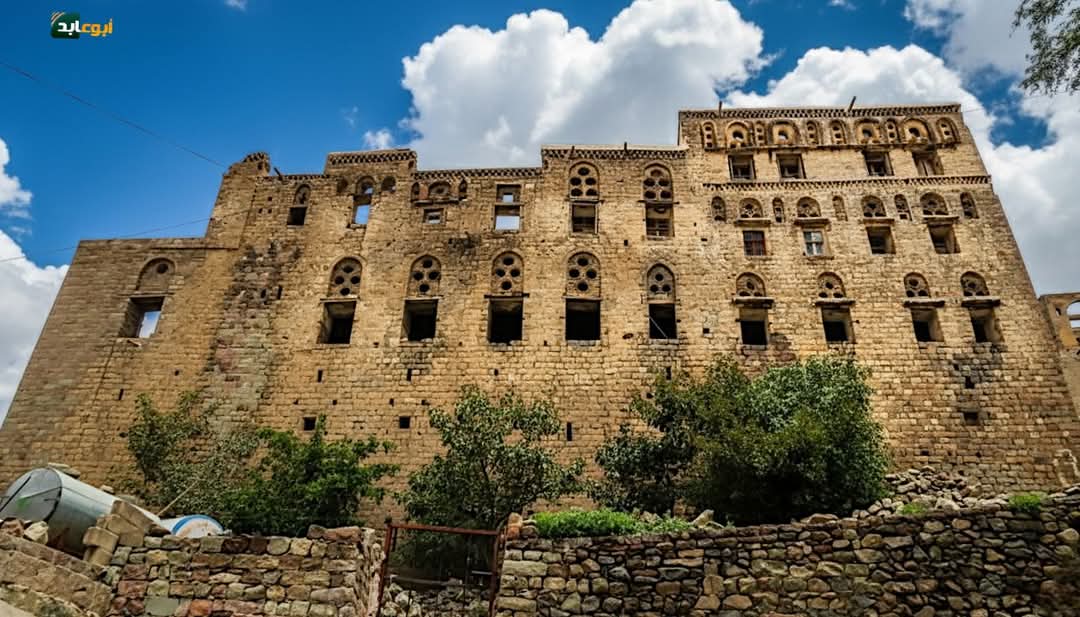 قصر الدولة الصليحية في مدينة  جبلة - إب - اليمن 
مثل هذه القصور كان الواجب على الدولة ترميمها والحفاظ عليها 

#