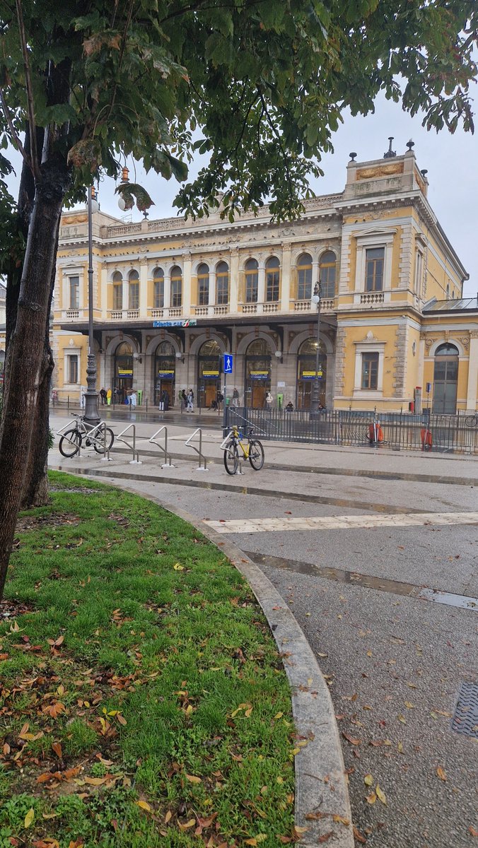 Europa auf Schienen😀 Erst #railjet und #frecciarossa
Europe on rail😃
#Innsbruck #Verona #Trieste