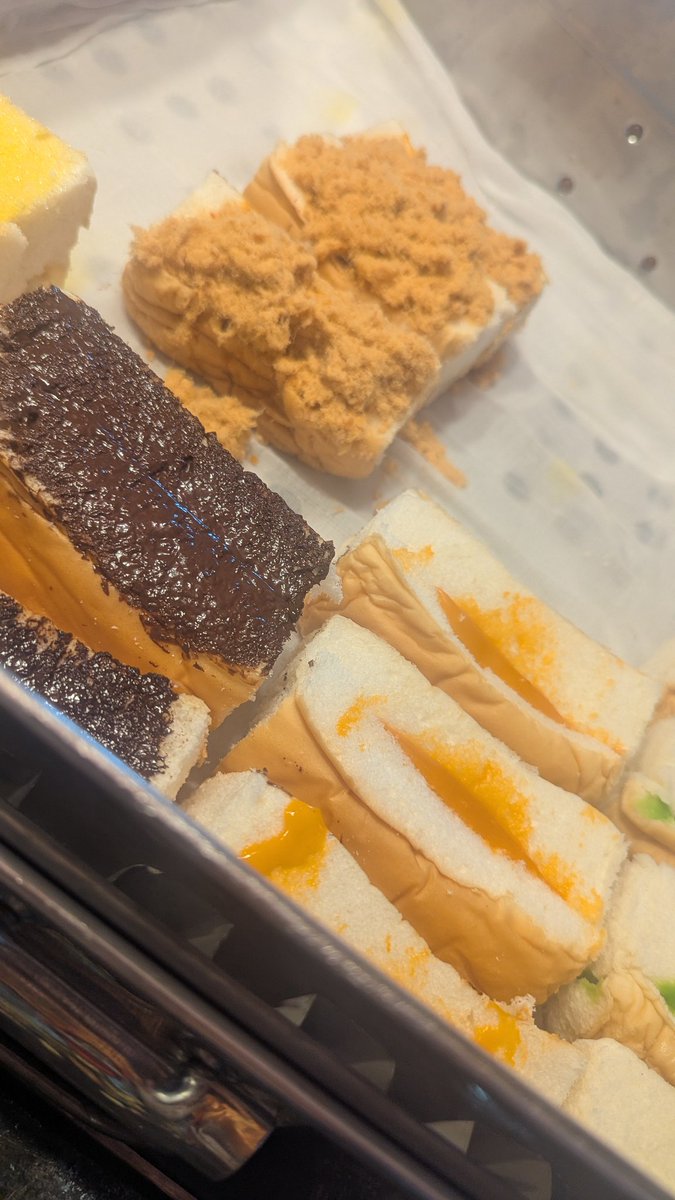 The flooded market didnt stop her getting good scran~
#GAOscran #ThaigaAbroad