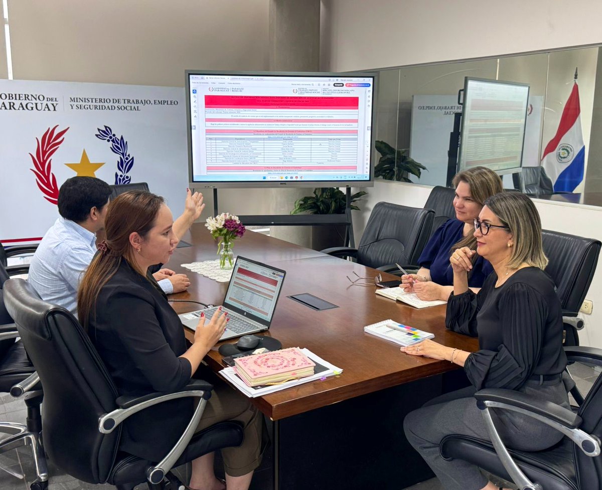 #Transparencia | La Dirección General de Anticorrupción y Transparencia presentó a la ministra de Trabajo <a href="/monicarecalded/">Monica Recalde</a> el Tercer Informe Trimestral de Rendición de Cuentas al Ciudadano, en cumplimiento del Decreto N.º 2991/2019, que aprueba el Manual de Rendición de Cuentas al