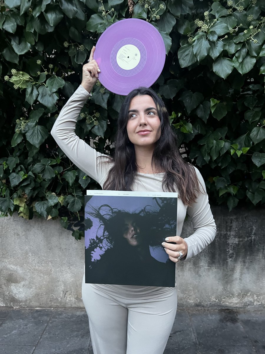 Petit recordatori de que AVUI a les 00:00h surt PARADÍS😭🥹💞 pots fer preorder aquí juliacolom.bandcamp.com/album/parad-s?…