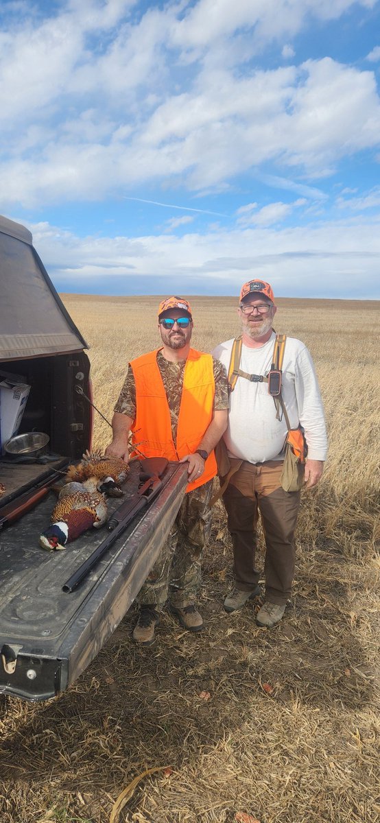 I had a great time chasing beautiful birds with great friends and great dogs in Nebraska