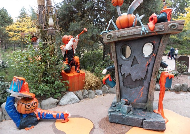 PixiedustDLP's tweet image. Throwback: Long before the arrival of the 'Dia de los Muertos' theme during Halloween in Frontierland at Disneyland Park. #disneylandparis #disneyhalloween #disneyparis #disneyparks