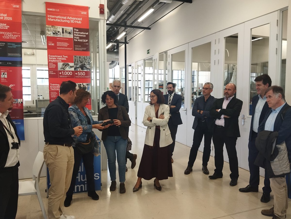 Leitat's tweet photo. Tras la sesión de trabajo, los representantes de @EARTOBrussels han visitado los laboratorios de #Leitat en el @DFactoryBCN, guiados por David Gutierrez.
🔬 Impresión 3D, sensórica, IA, fotónica y robótica: innovación aplicada con impacto industrial.
#InnovationEcosystem #EARTO https://t.co/5XcaTiiojc