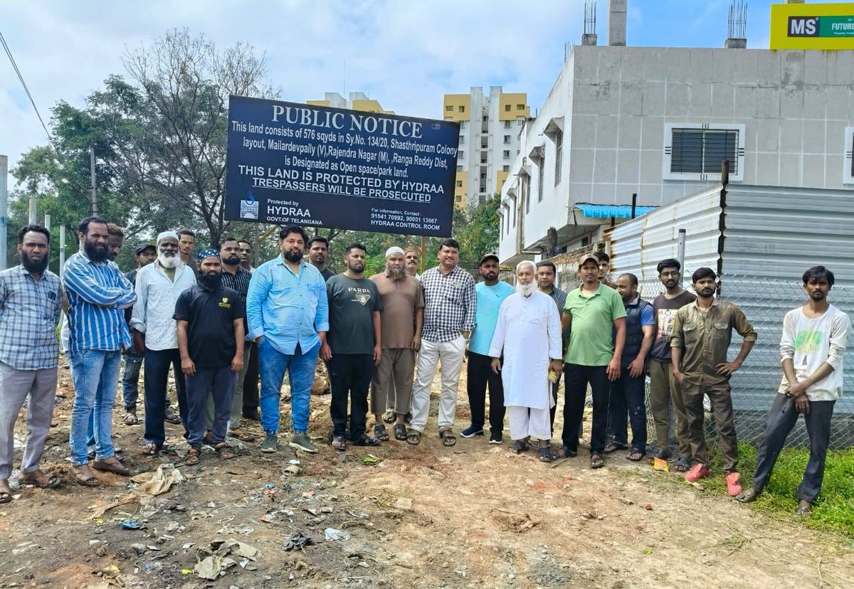 Comm_HYDRAA's tweet image. -- రూ. 111 కోట్ల విలువైన భూమిని కాపాడిన హైడ్రా
--1.28 ఎక‌రాల ప్ర‌భుత్వ భూమితో పాటు పార్కుకు  క‌బ్జాల నుంచి విముక్తి.

🔷రంగారెడ్డి జిల్లా రాజేంద్ర‌న‌గ‌ర్, బాలాపూర్ మండ‌లాల్లో 976 గ‌జాల పార్కుతో పాటు 1.28 ఎక‌రాల ప్ర‌భుత్వ భూమిని హైడ్రా గురువారం కాపాడింది. వీటి విలువ రూ. 111 కోట్ల…