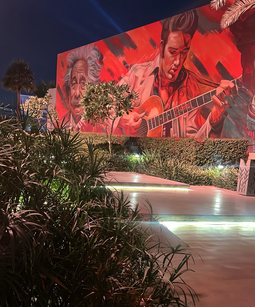 "الذكريات حضرت بالصوت والصوره
تكميل رسمي من اولها ليا اتلاها"