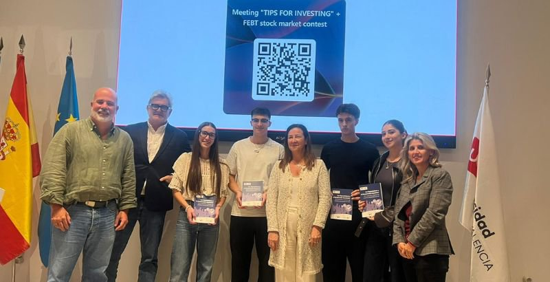 UEuropeaPrensa's tweet image. ➡️📝La @UEValencia impulsa la formación financiera de sus estudiantes con una charla sobre inversión titulada “Tips for Investing”.
#volatilidad #activos #innovacion 
universidadeuropea.com/noticias/la-un…