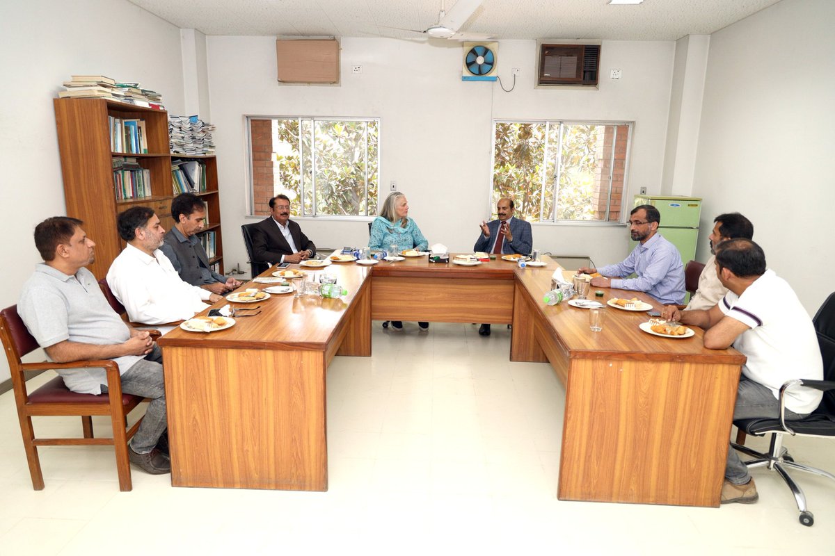PARC_NARC's tweet photo. Dr Khalid Mahmood, DG, NARC meets with the Janny Van Beam, Crop Trust consultant and the Plant Genetic Resources team to strategize the way forward for enhancing Pakistan's vital plant genetic resources. A key collaboration for the future of our agriculture and food safety. https://t.co/z6iwpQ6XeS