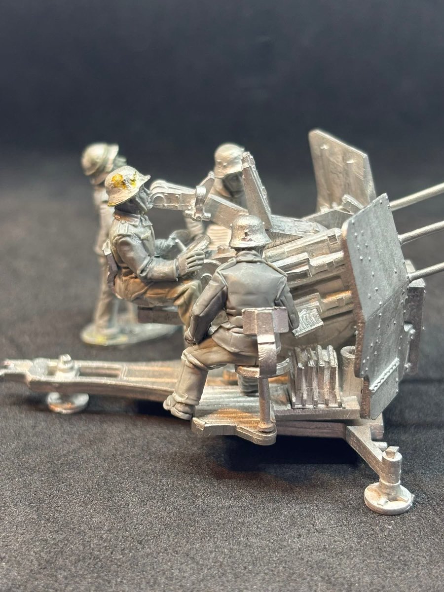 PaulHic80466580's tweet image. The Hickstarter is continuing to be a great success! I thought I’d add some pictures of actual combatants at Arnhem and the figures they inspired. We’re committed to make this range as authentic as the Arnhem Heroes range.   

empressminiatures.com/kampgruppe-arn…
#chainofcommand #bolatction