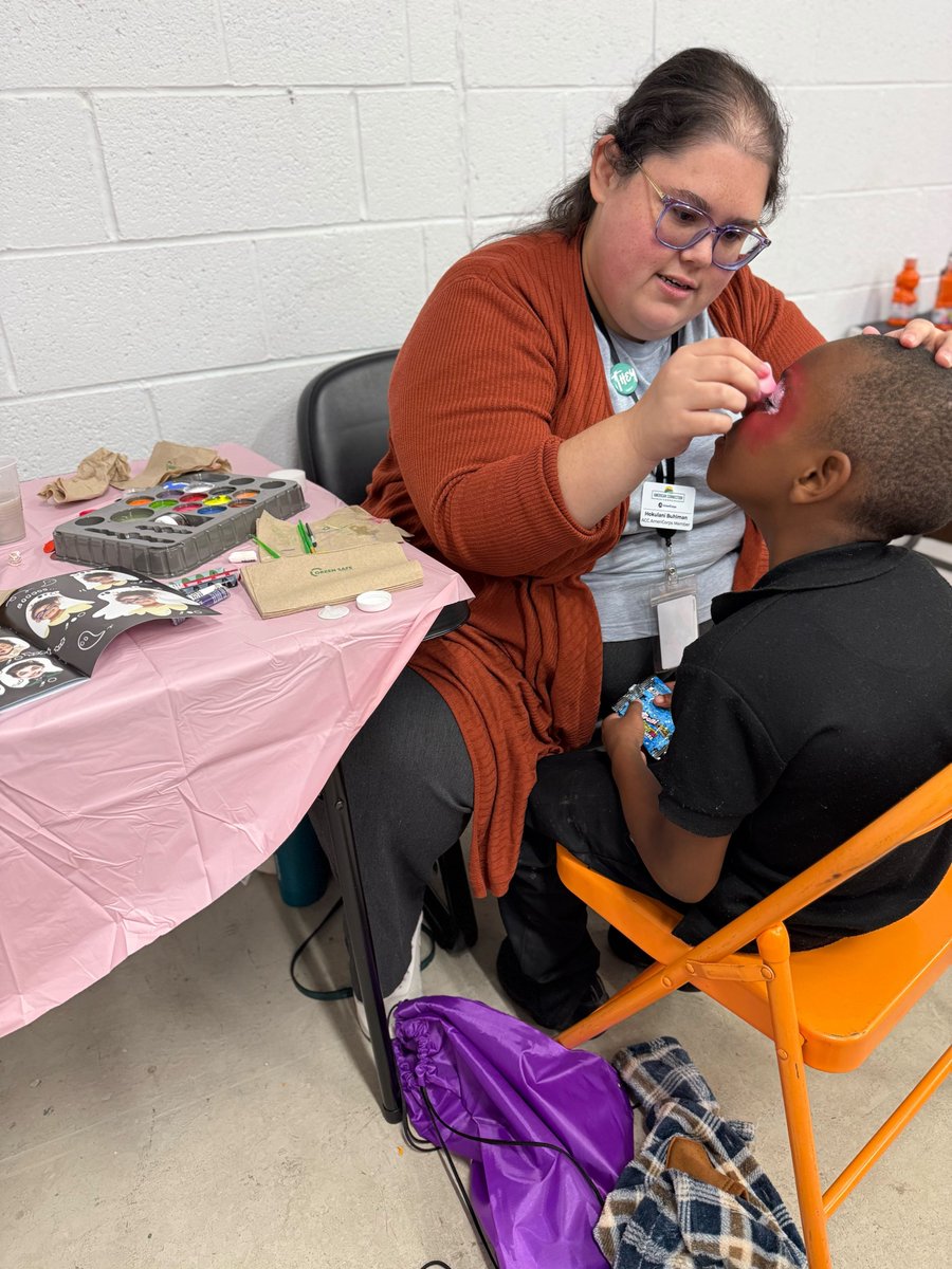 meritnetwork's tweet image. Our Moonshot team joined the DHC community to share info about our Canopy 313 partnership—bringing residents three years of FREE internet access through DigitalC.

Special thanks to Pizza Cat Oak Park!

#MichiganMoonshot #Canopy313 #CommunityConnectivity #DetroitHousing