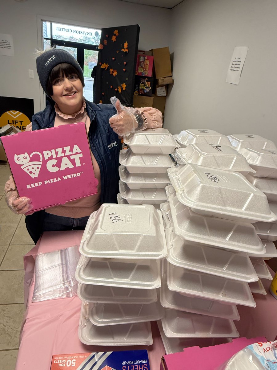 meritnetwork's tweet image. Our Moonshot team joined the DHC community to share info about our Canopy 313 partnership—bringing residents three years of FREE internet access through DigitalC.

Special thanks to Pizza Cat Oak Park!

#MichiganMoonshot #Canopy313 #CommunityConnectivity #DetroitHousing