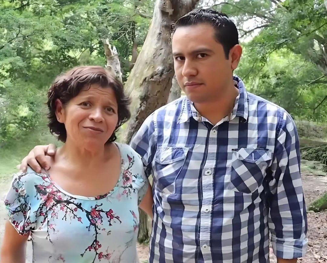 Que pedo con este wey que si era verdad que tenía secuestrada a doña Lety y la obligaba a grabar videos para sus redes! JAAJA QUE PERRO MIEDO! 😟