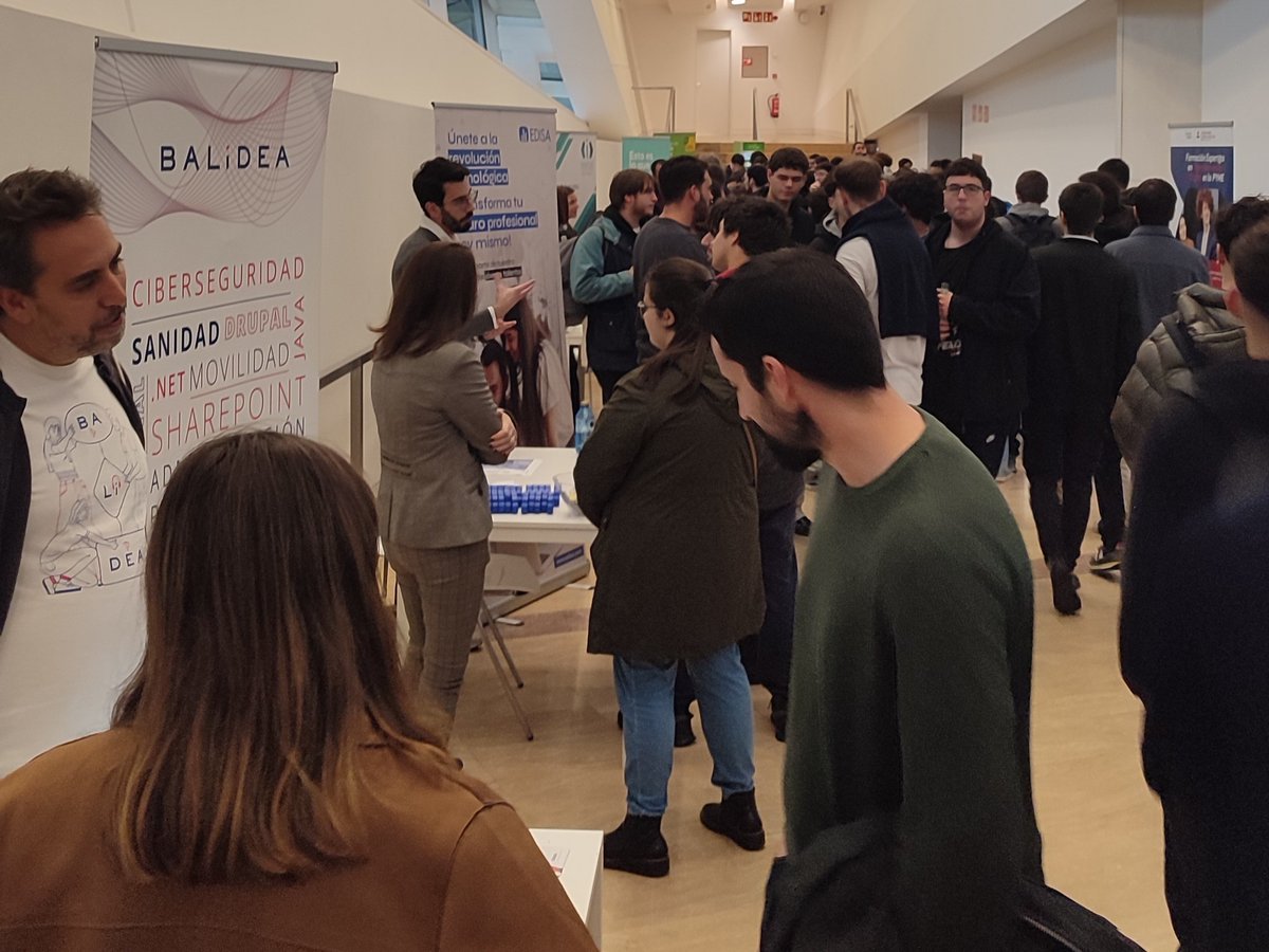 Nuevo éxito de la Feria de Empleo de Galicia TIC. Estudiantes con perfil tecnológico de distintas ramas conocen más sobre las empresas del sector, entablando nuevas relaciones. 

#GaliciaTIC2025 #TalentoTIC #empleo #SectorTIC