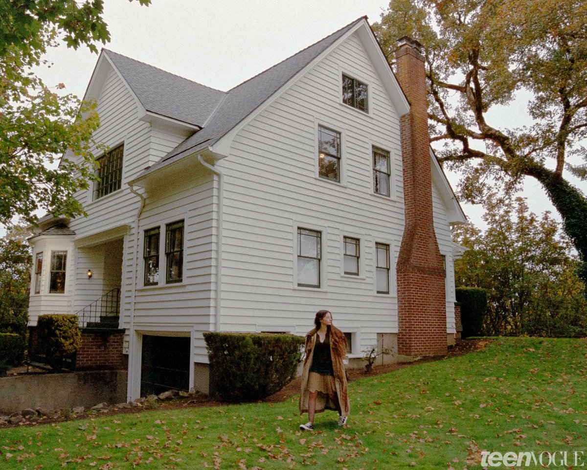 PERFEITA! Mackenzie Foy fotografada por Kristin Ellis para a Teen Vogue.